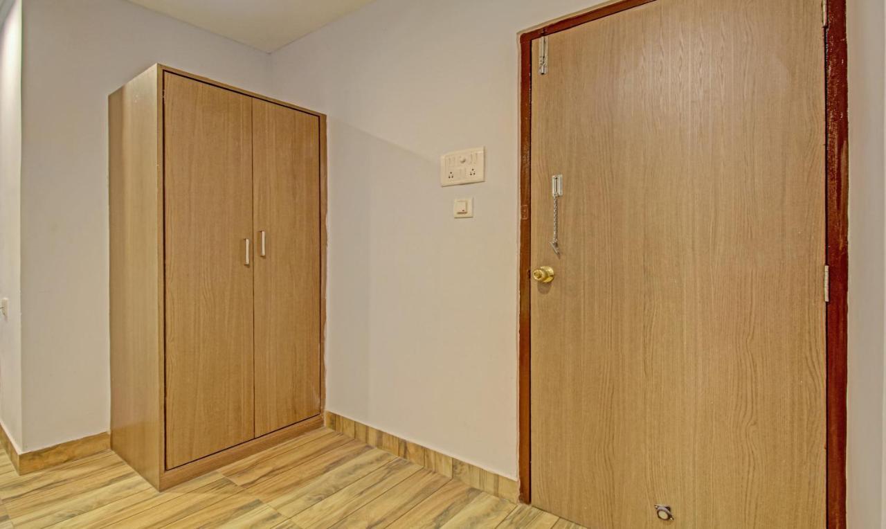Hotel Royal Crowne Near Kolkata Airport 外观 照片